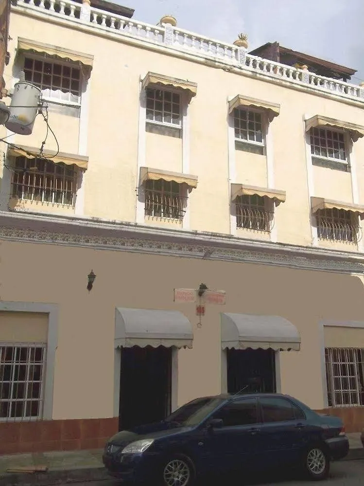 Hostal Condo-Parque contacts